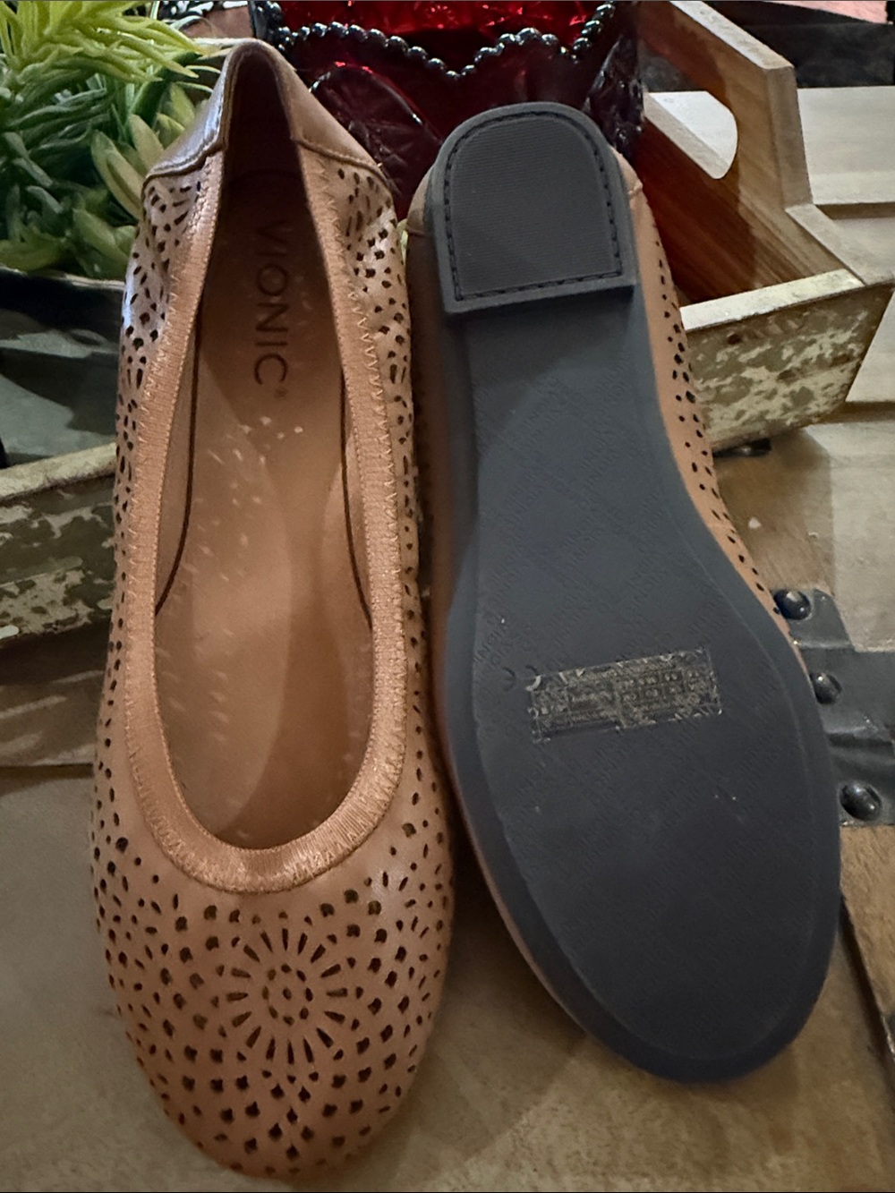 Vionic Women's Tan Laser-Cut Leather Ballet Flats - Picture 3 of 3